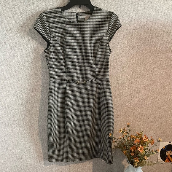 H&M Dresses & Skirts - H&M Gray and White Sheath Dress Cap Sleeve Mini